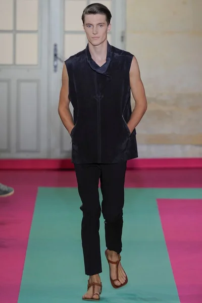 Look 11